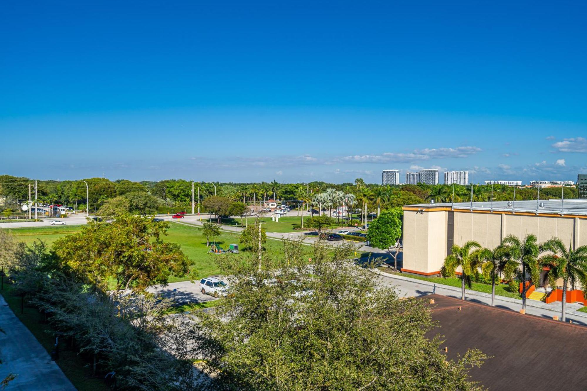 Amazing 2 Bedroom Unit In Doral Miami With Free Parking Hialeah Gardens Exterior foto