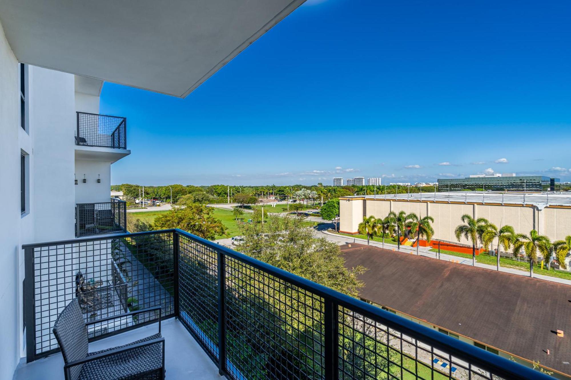 Amazing 2 Bedroom Unit In Doral Miami With Free Parking Hialeah Gardens Exterior foto